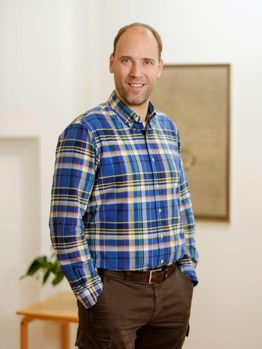 Porträtt av Fredrik Persson, VD på Tectum Byggnader AB, ansvarig för försäljning, rådgivning och inköp