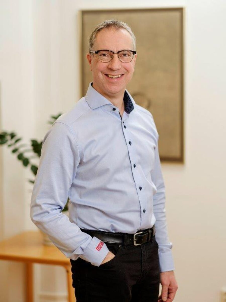 Porträtt av Hans Sjöstrand, säljare och rådgivare på Tectum Byggnader AB.